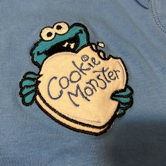 🔴Baby Cookie Monster Onesie size 13lbs/3months - Picture 2 of 3